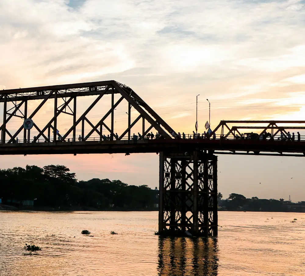Structural Health Monitoring of a steel truss railway bridge studying its low frequency response